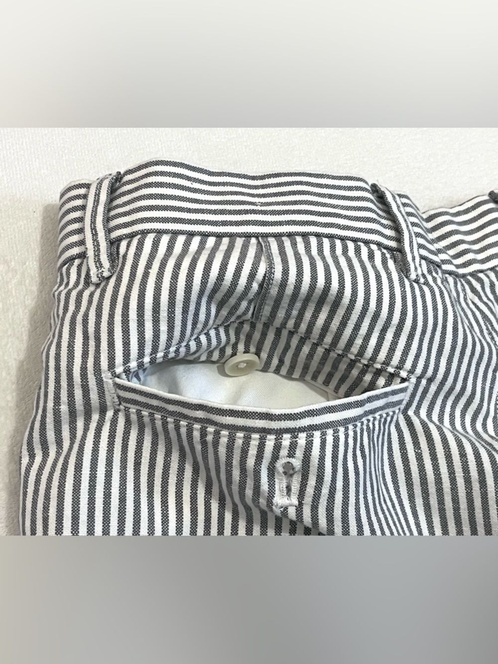GAP Women’s Men’s Unisex Gray & White Striped 8” Cotton Shorts Size 30 w Pockets - Picture 16 of 16